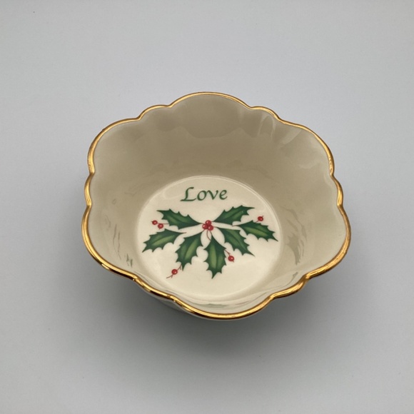 Lenox Holiday Fluted Candy Nut Dish - Picture 2 of 3